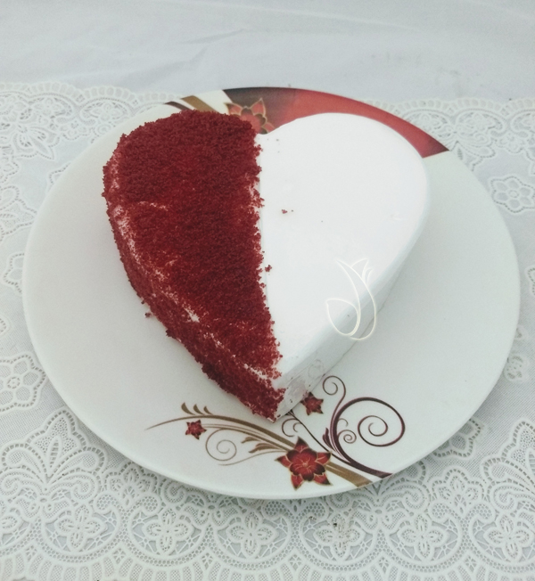 1KG Heartshape Red Velvet Cake delivery in Jammu