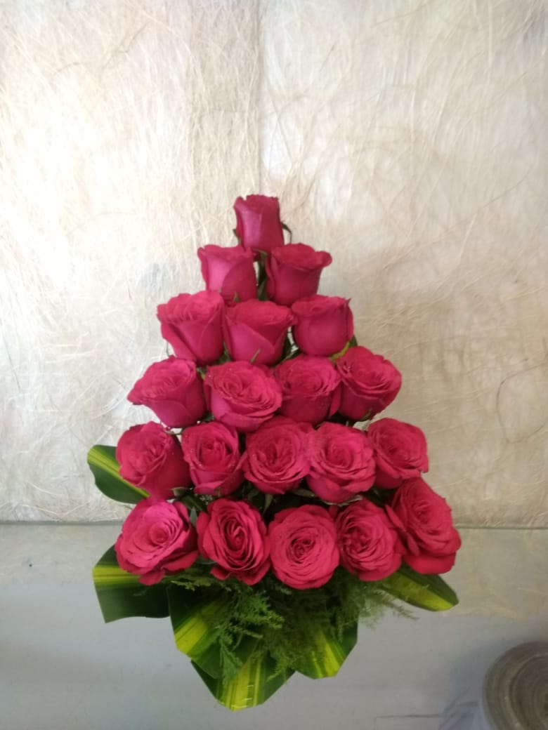 20 Red Roses Arrangementdelivery in Indore