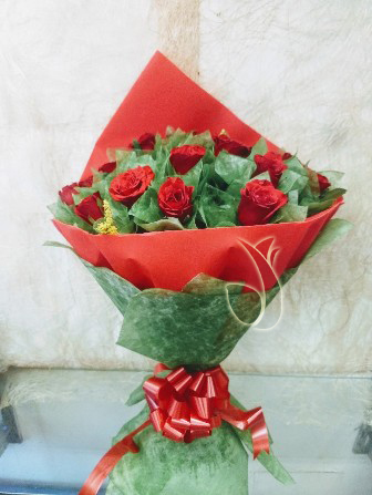 Bunch of 25 Red Roses in Red & Green Paper Packing delivery in Indore