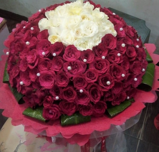Red & White Rose in Paper Wrapping delivery in Indore