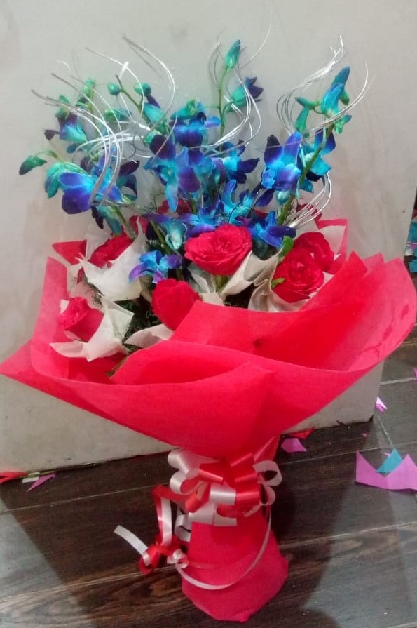 Red Roses & Blue Orchid in Paper Wrapping delivery in Indore