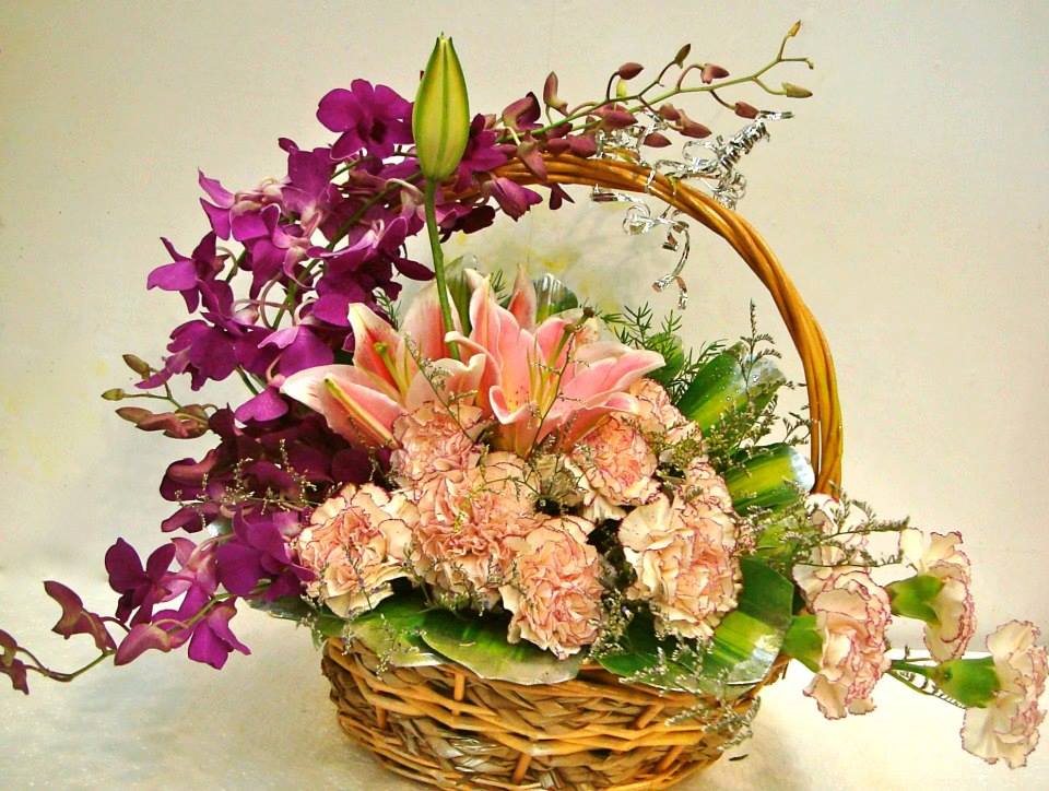 Round Basket of Mix Flowersdelivery in Ghaziabad