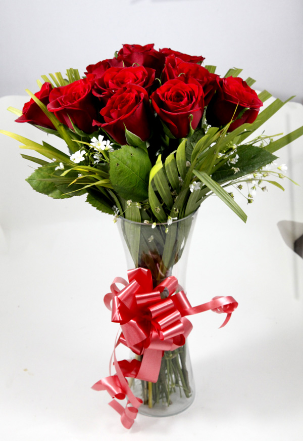 Red Ross in Glass Vase  delivery in Indore
