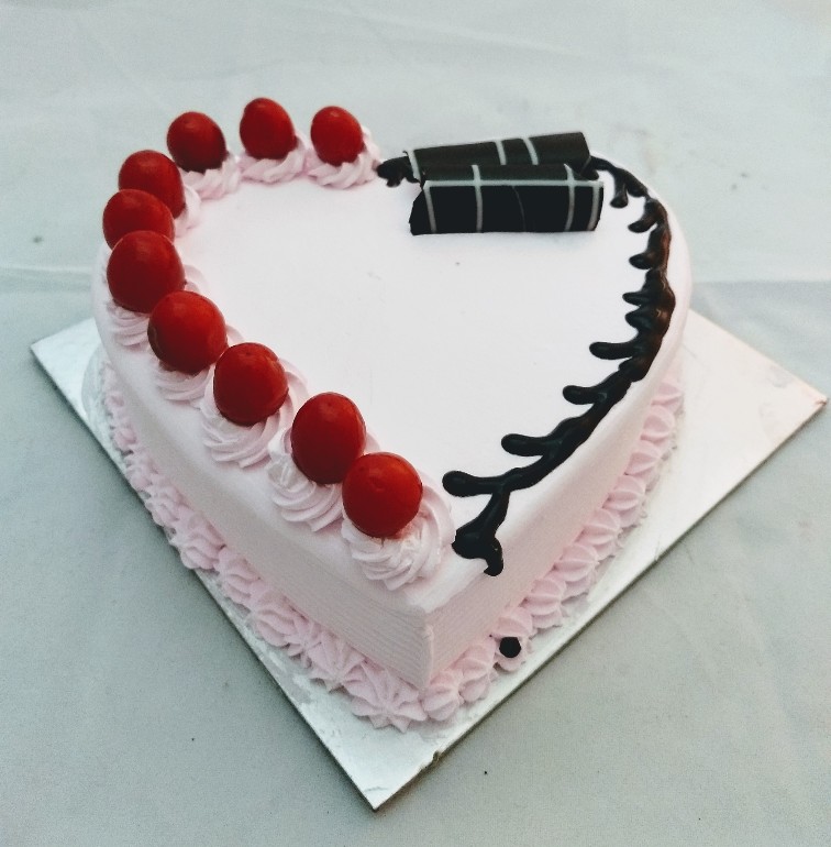1Kg Strawberry Heartshape Cake