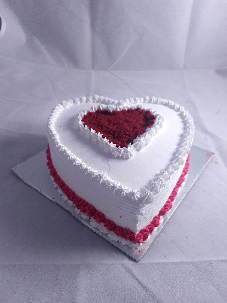 1kg Red Velvet Heartshape Cake