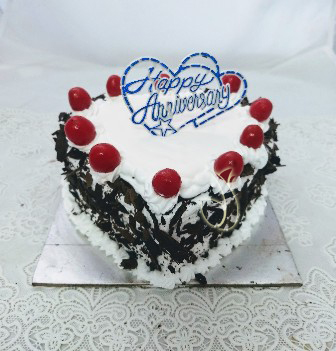 1Kg Heartshape Black Foresty Cake