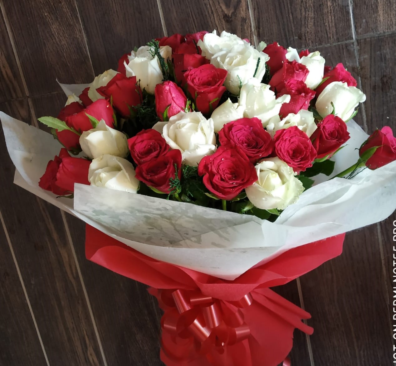 Red & White Roses in Duble Layer Packing delivery in Mumbai